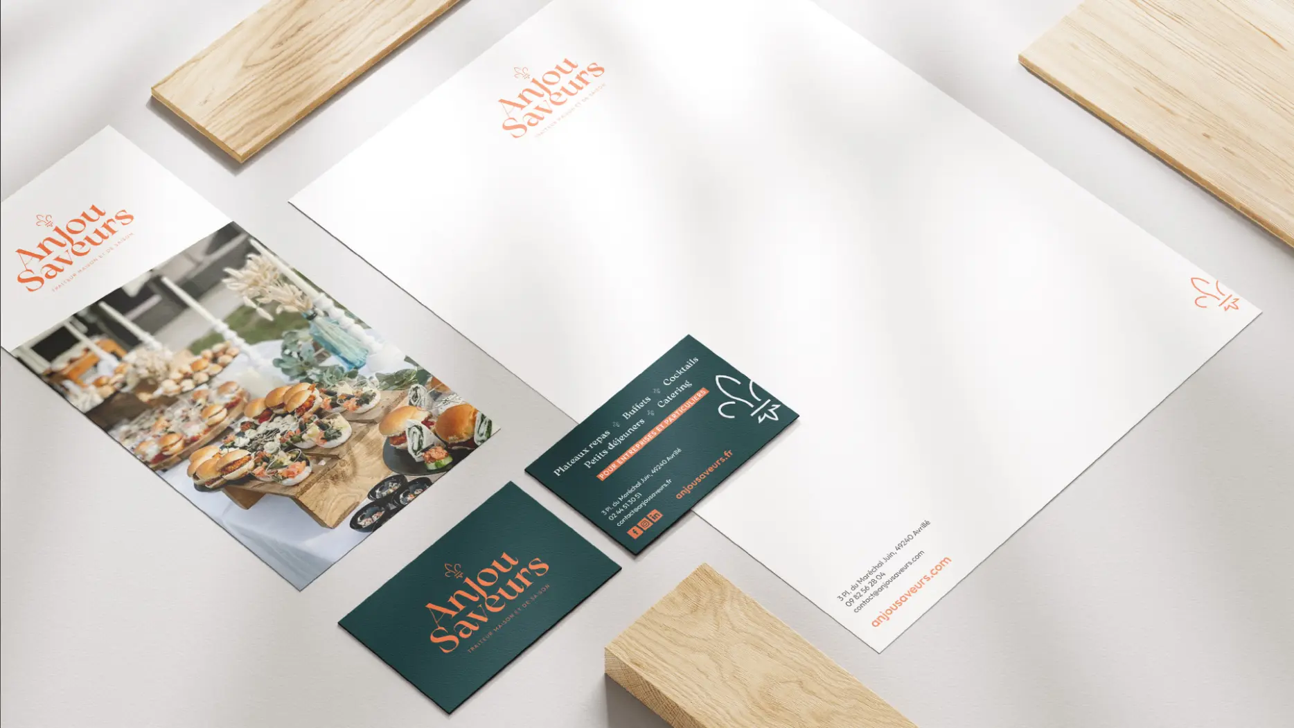 Identité visuelle et supports print créés par l’agence DBW pour le traiteur Anjou Saveurs, à Angers
